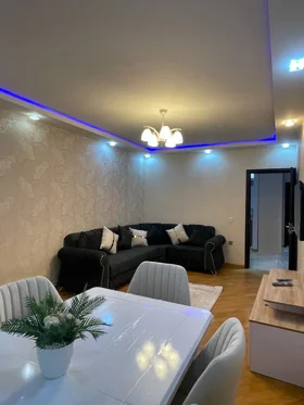 Kirayə 2 otaq mənzil 73m² , Bakı , Nərimanov 