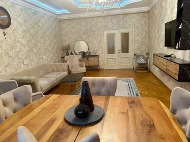 Kirayə 3 otaq mənzil 153m² , Bakı , Yasamal , Yeni Yasamal