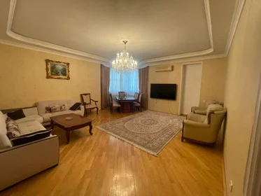 Kirayə 3 otaq mənzil 130m² , Bakı , Yasamal 