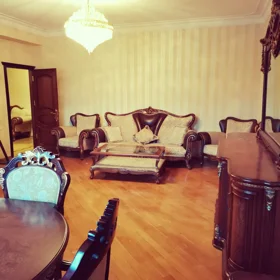 Kirayə 4 otaq mənzil 175m² , Bakı , Nərimanov 