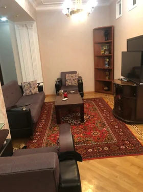 Kirayə 3 otaq mənzil 160m² , Bakı , Nəsimi 