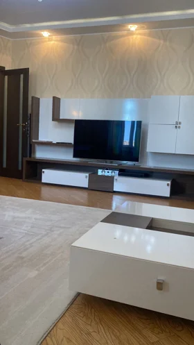 Kirayə 4 otaq mənzil 160m² , Bakı , Nəsimi 