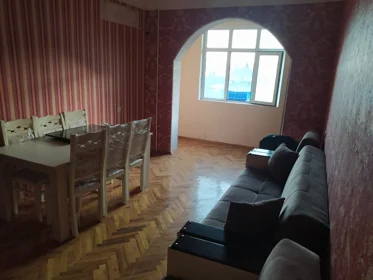 Kirayə 3 otaq mənzil 70m² , Bakı , Nərimanov 