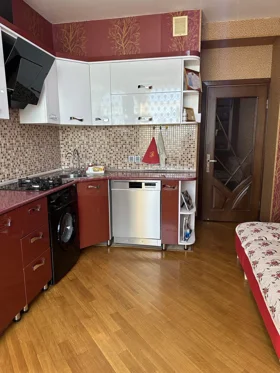 Kirayə 3 otaq mənzil 100m² , Bakı  