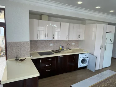 Kirayə 3 otaq mənzil 135m² , Bakı , Yasamal 