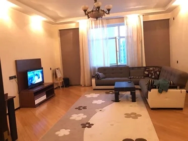 Kirayə 3 otaq mənzil 132m² , Bakı , Yasamal 