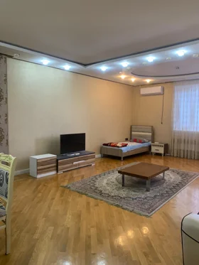 Kirayə 4 otaq mənzil 160m² , Bakı , Nəsimi 