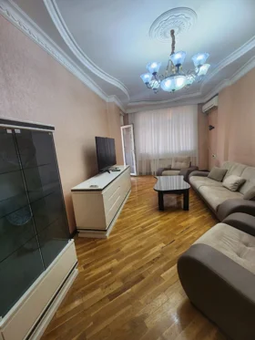 Kirayə 3 otaq mənzil 130m² , Bakı , Nərimanov 