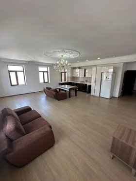 Kirayə 3 otaq mənzil 135m² , Bakı , Yasamal 