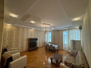 Kirayə 3 otaq mənzil 137m² , Bakı , Xətai 