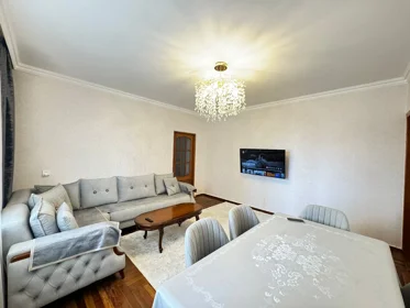 Kirayə 5 otaq mənzil 130m² , Bakı , Xətai , Ağ şəhər