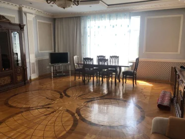 Kirayə 3 otaq mənzil 132m² , Bakı , Yasamal 