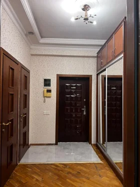 Kirayə 3 otaq mənzil 140m² , Bakı , Səbail , Badamdar