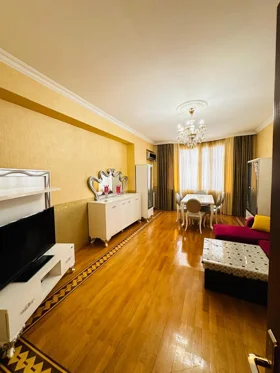 Kirayə 3 otaq mənzil 130m² , Bakı , Nəsimi 