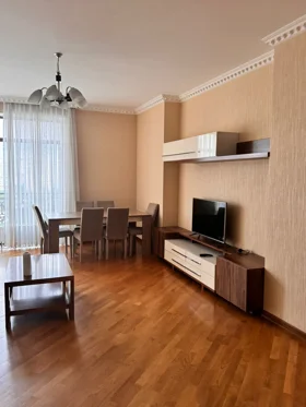 Kirayə 3 otaq mənzil 130m² , Bakı , Nərimanov 