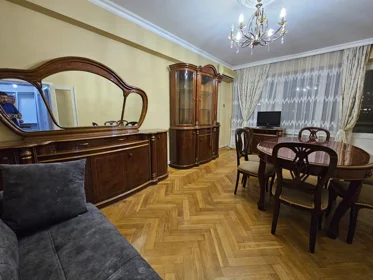 Kirayə 3 otaq mənzil 90m² , Bakı , Nərimanov 