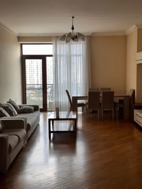 Kirayə 3 otaq mənzil 130m² , Bakı , Nərimanov 