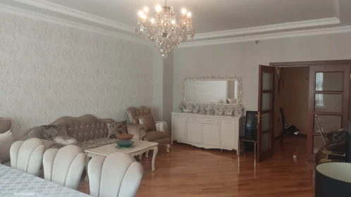 Kirayə 4 otaq mənzil 171m² , Bakı , Xətai 