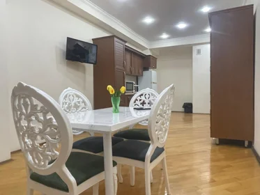 Kirayə 3 otaq mənzil 150m² , Bakı , Nəsimi 