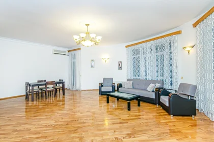 Kirayə 4 otaq mənzil 220m² , Bakı , Nəsimi 